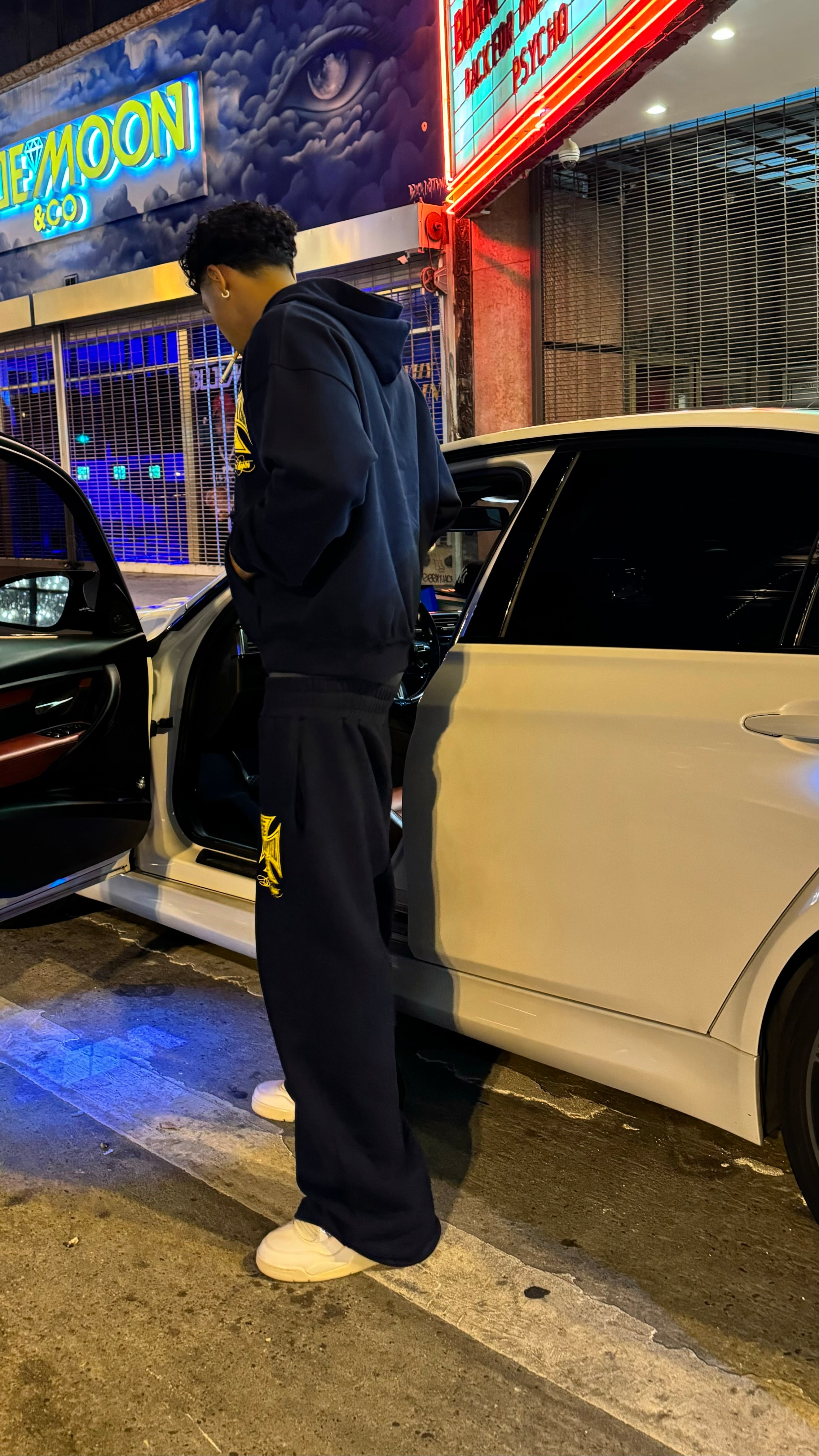 NAVY TRACKPANTS