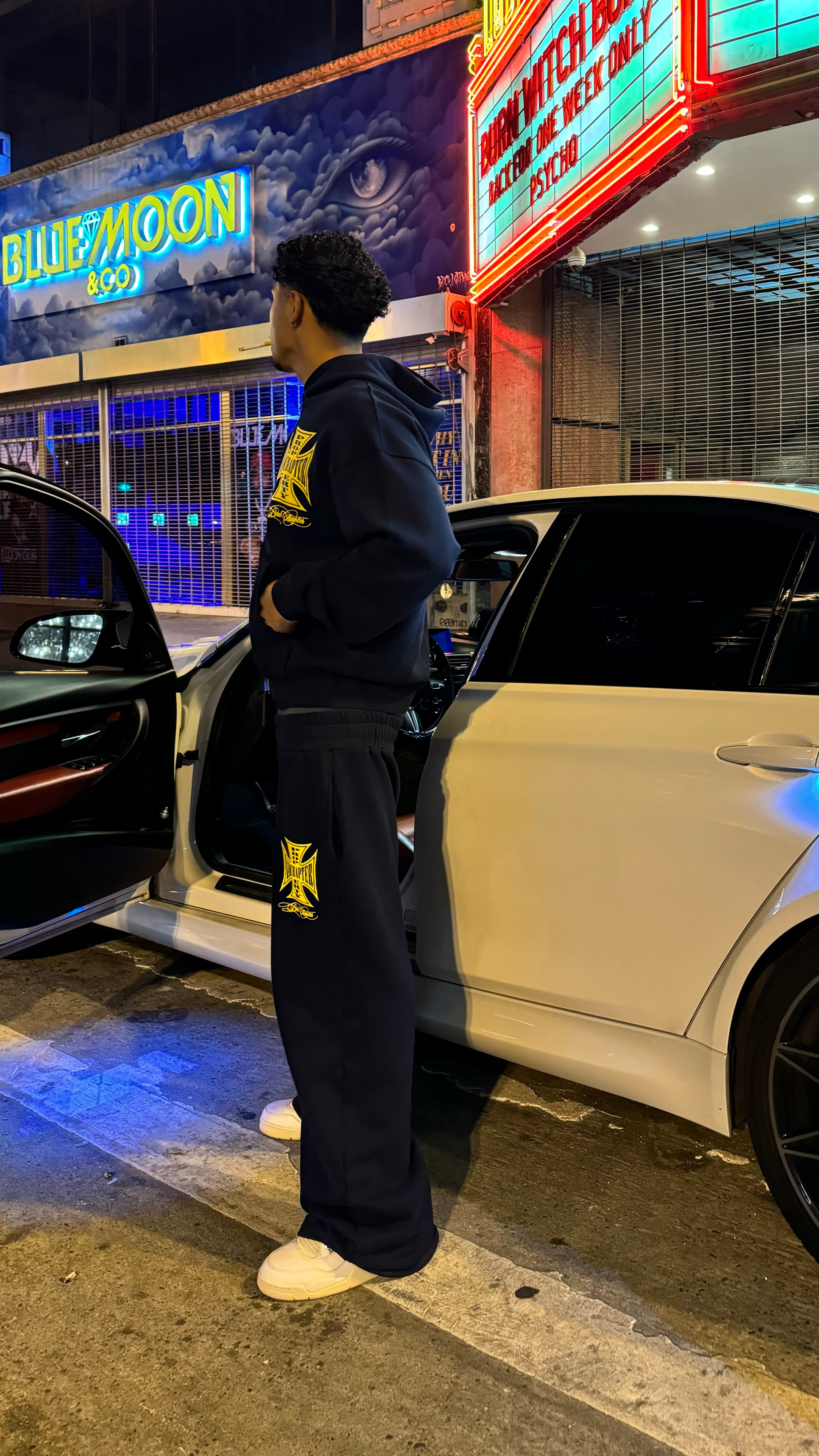 NAVY TRACKPANTS